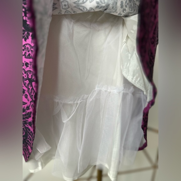 Maggy London Black, White, Purple Ombré A-line Midi Dress Halter Neckline (878) - Picture 15 of 17